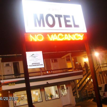Queensway Court Motel Prince George Buitenkant foto