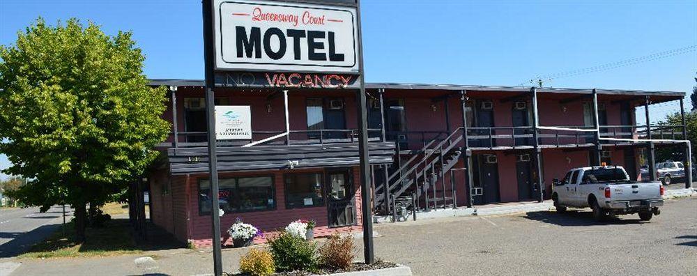 Queensway Court Motel Prince George Buitenkant foto