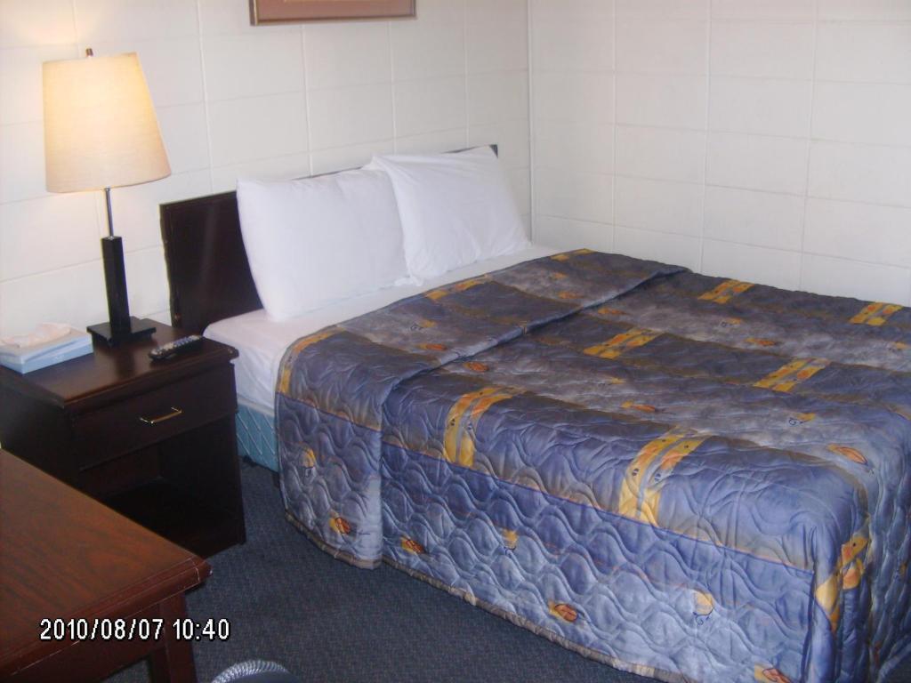 Queensway Court Motel Prince George Buitenkant foto