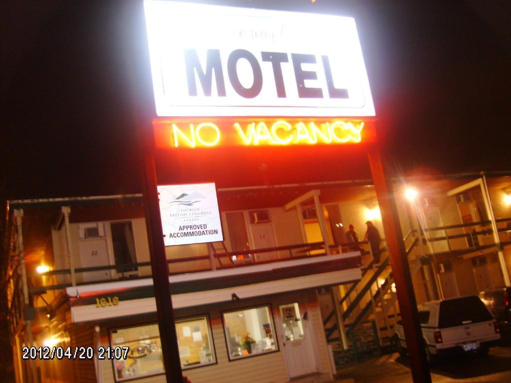 Queensway Court Motel Prince George Buitenkant foto