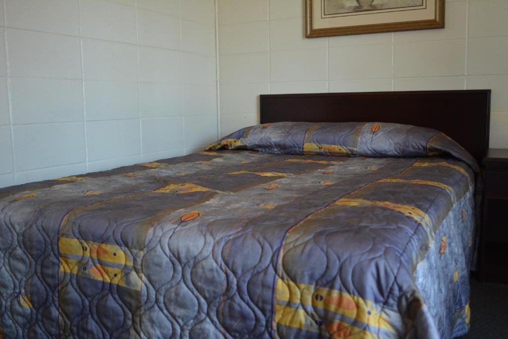 Queensway Court Motel Prince George Buitenkant foto