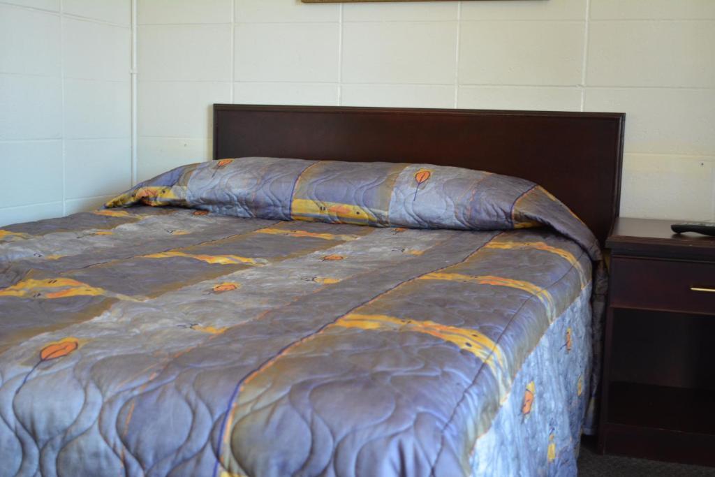 Queensway Court Motel Prince George Buitenkant foto