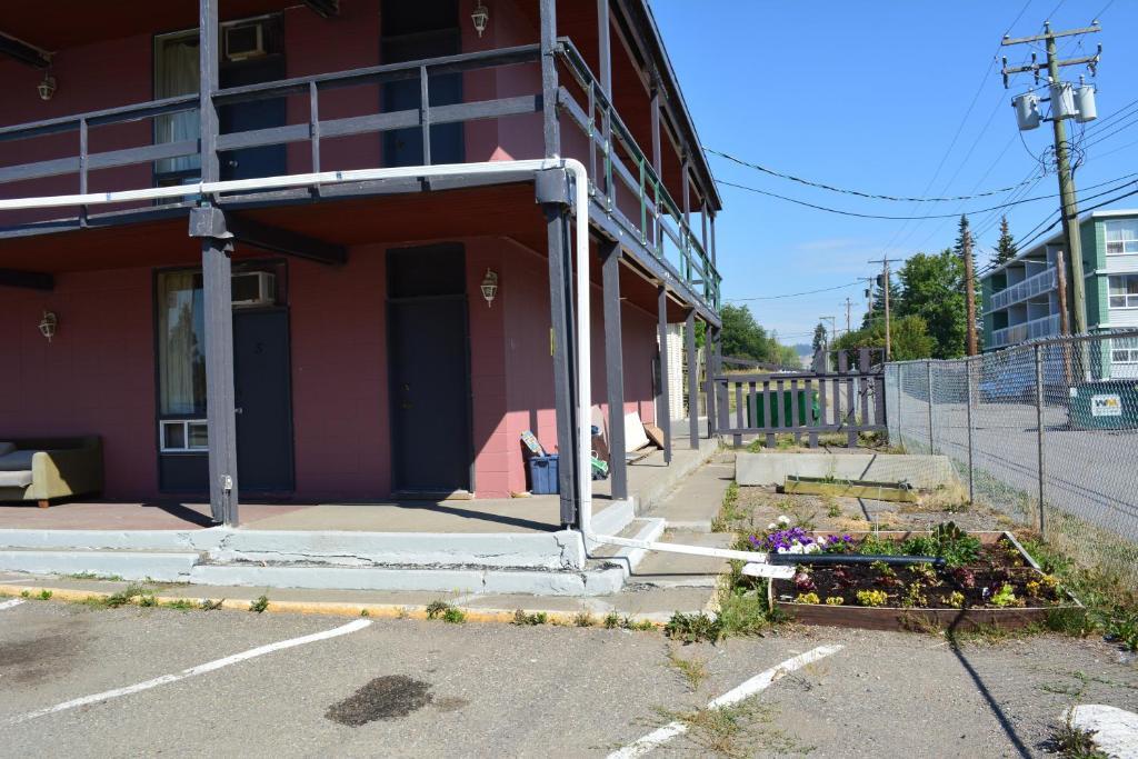 Queensway Court Motel Prince George Buitenkant foto