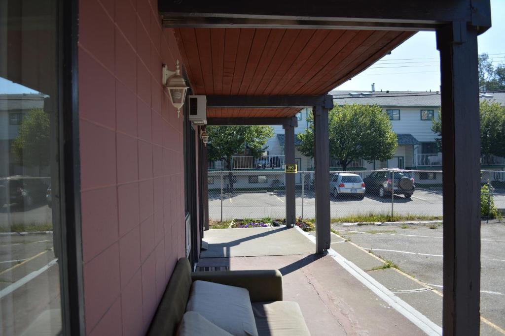 Queensway Court Motel Prince George Buitenkant foto